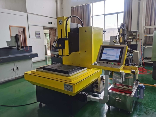 704C Πολυάξονα μηχανή CNC EDM για τρυπήσεις μικρών οπών για εφαρμογές τρυπών μετάλλων