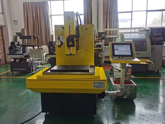 704C Πολυάξονα μηχανή CNC EDM για τρυπήσεις μικρών οπών για εφαρμογές τρυπών μετάλλων