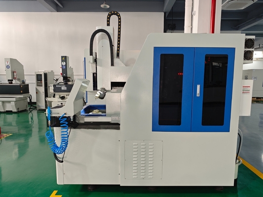 SJD706 Μηχανή υψηλής ακρίβειας CNC EDM μικρών τρυπών έξι αξόνων για τρύπες ψύξης με ταινία στην λεπίδα τουρμπίνης