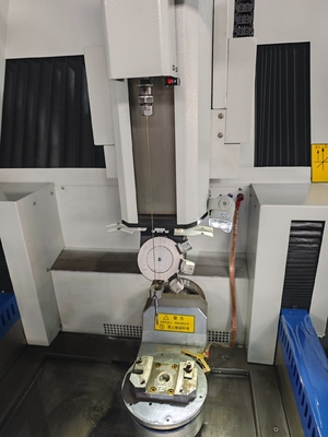 SJD706 Μηχανή υψηλής ακρίβειας CNC EDM μικρών τρυπών έξι αξόνων για τρύπες ψύξης με ταινία στην λεπίδα τουρμπίνης