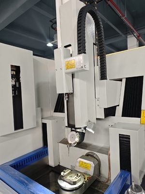 SJD706 Μηχανή υψηλής ακρίβειας CNC EDM μικρών τρυπών έξι αξόνων για τρύπες ψύξης με ταινία στην λεπίδα τουρμπίνης