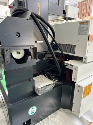 Μηχανή CNC για την κοπή καλωδίων με σπινθήρα D320c με σερβοκινητήρα και ηλεκτρική εκφόρτιση