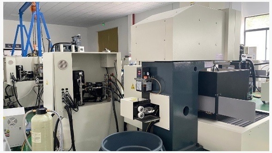 Υψηλής ακρίβειας σπινθήρα εργασία CNC EDM μεταξένιο σύρμα κοπής μηχανή SWE85SL για τον πελάτη