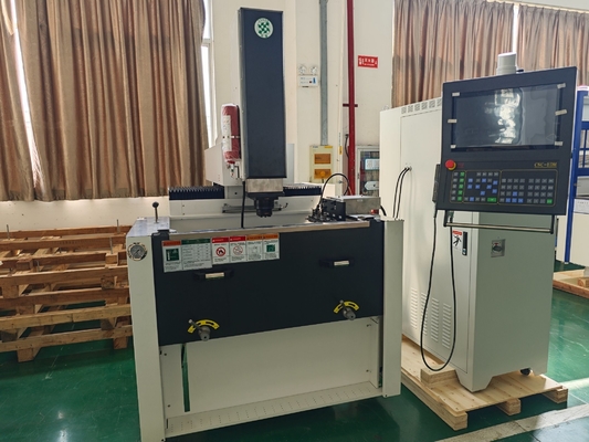 Υψηλή ομαλότητα Αριθμητικός έλεγχος CNC Die Sinking EDM Die Sinker