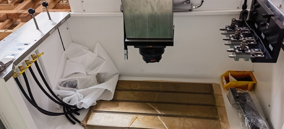 Ηλεκτρονική μηχανή EDM CNC Mirror Die Sinker Machine RAM τύπου EDM1260h για επεξεργασία υψηλής ακρίβειας