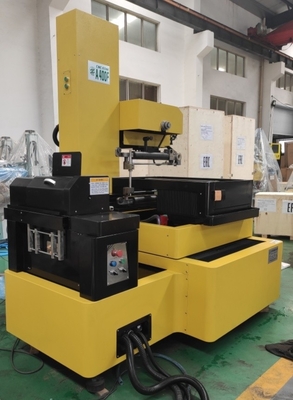 Ηλεκτρονική μηχανή κοπής σύρματος CNC EDM Dk7750F για ακριβή και γρήγορη κοπή
