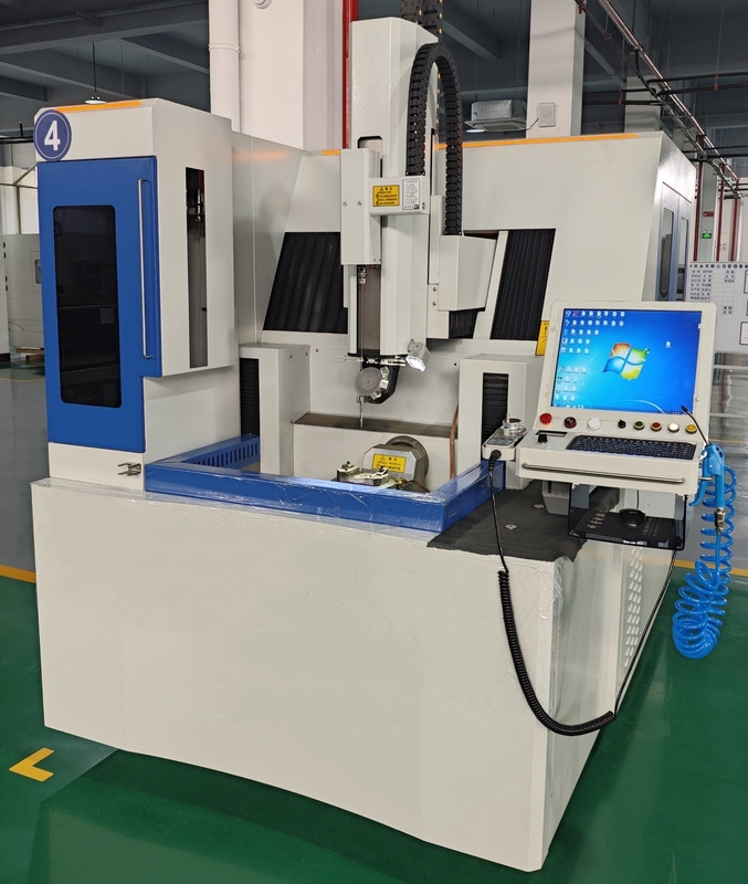 SJD706 Μηχανή υψηλής ακρίβειας CNC EDM μικρών τρυπών έξι αξόνων για τρύπες ψύξης με ταινία στην λεπίδα τουρμπίνης